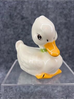 Vintage Cute Ceramic Bashful Duck Figurine 3.5” Spring Easter Country Decor